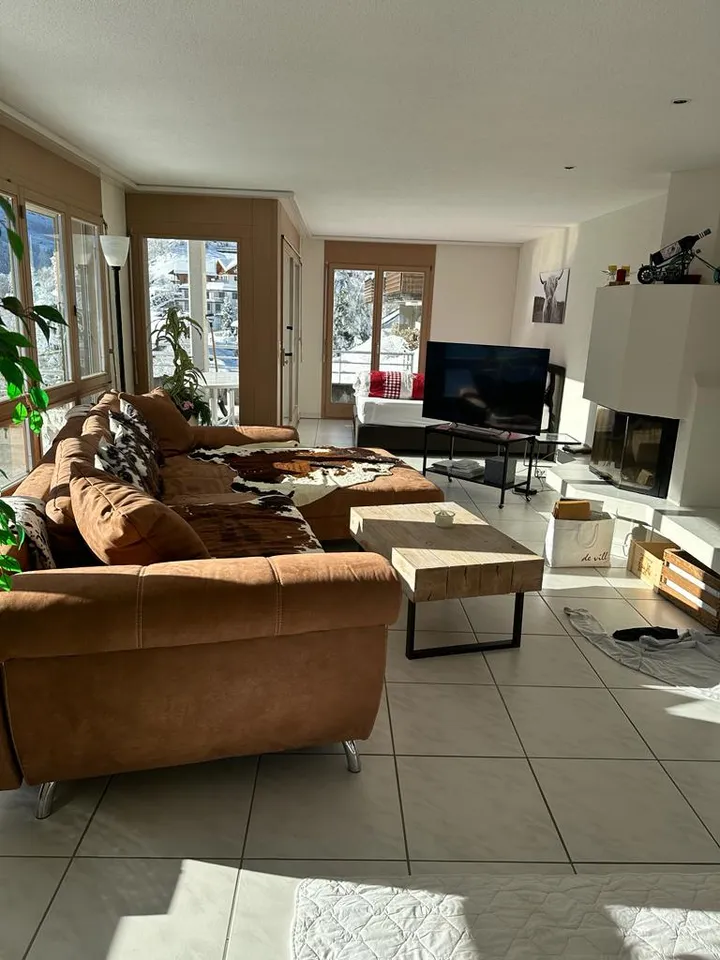Ferienhaus Engelberg – Wohnbereich mit grosser Wohnlandschaft