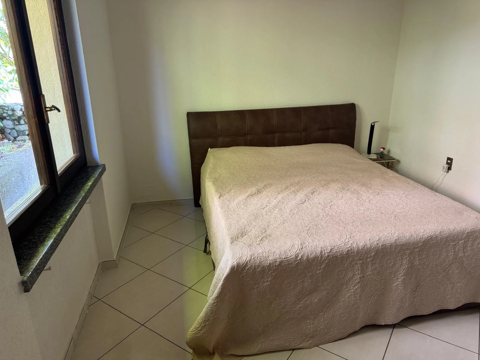 Ferienhaus Ponte Tresa – Schlafzimmer mit Doppelbett